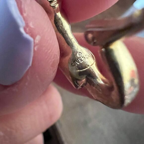 BEAUTIFUL VINTAGE GIVENCHY GOLD RHINESTONES CLIP EARRINGS. - Picture 4 of 6